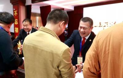 暢敘桑梓情 共謀新發(fā)展 投資興辦實(shí)業(yè)，共建家鄉(xiāng)未來(lái)